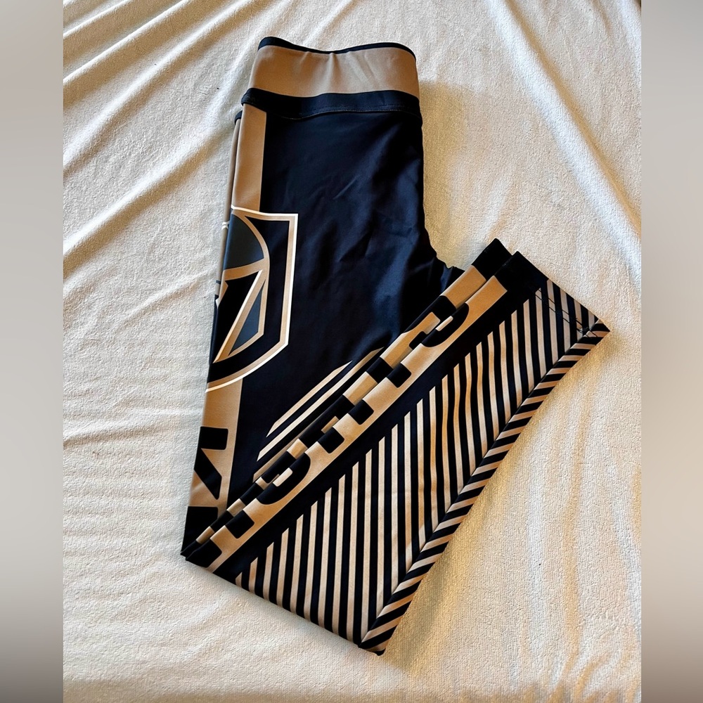 Leggings Sports Gray and White Activewear Golden Nights size M new without tag